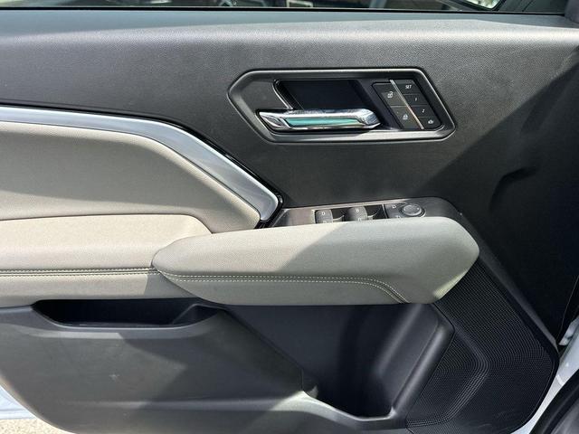 Photo of 2025 Summit White Chevrolet Colorado