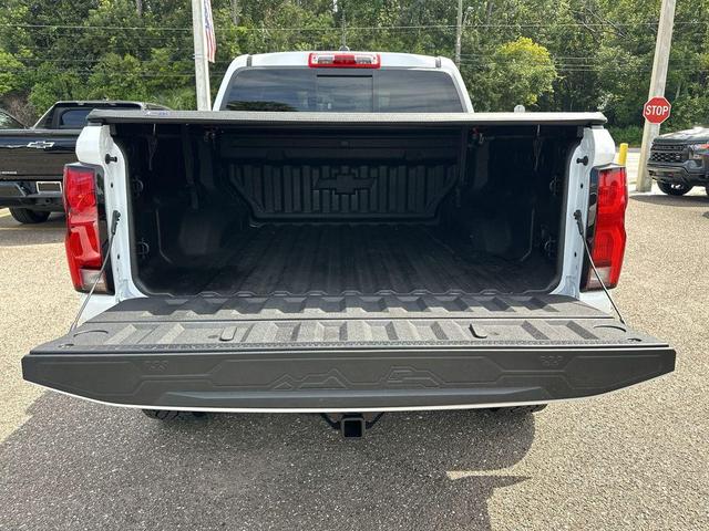 Photo of 2025 Summit White Chevrolet Colorado
