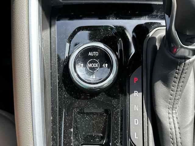 Photo of 2025 Summit White Chevrolet Colorado
