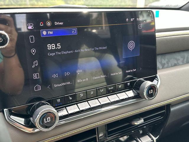 Photo of 2025 Summit White Chevrolet Colorado