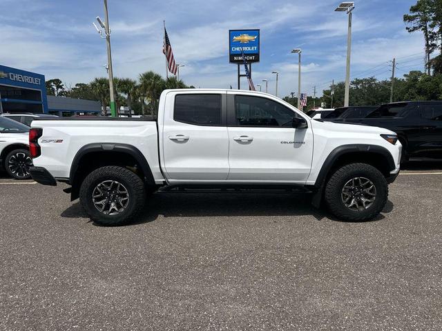 Photo of 2025 Summit White Chevrolet Colorado