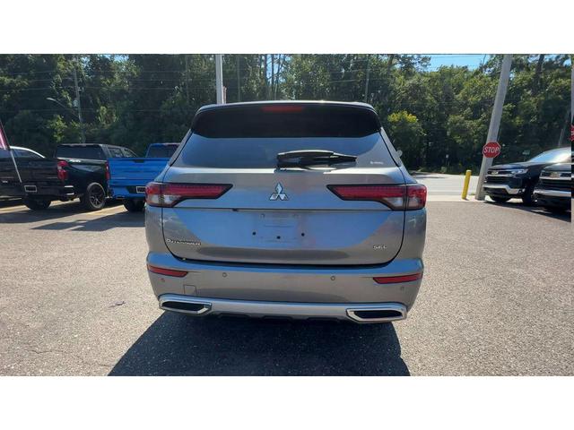 Photo of 2022 Mercury Gray Metallic Mitsubishi Outlander