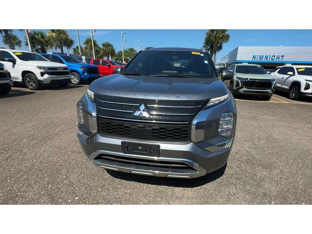 Photo of 2022 Mercury Gray Metallic Mitsubishi Outlander