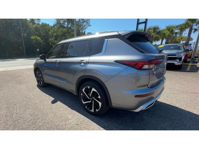 Photo of 2022 Mercury Gray Metallic Mitsubishi Outlander
