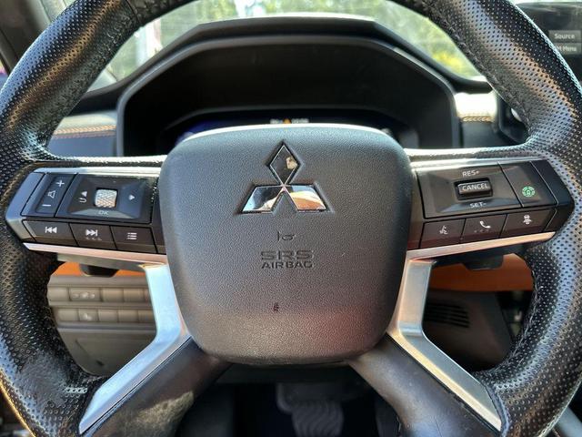 Photo of 2022 Mercury Gray Metallic Mitsubishi Outlander
