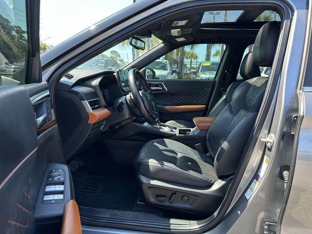 Photo of 2022 Mercury Gray Metallic Mitsubishi Outlander