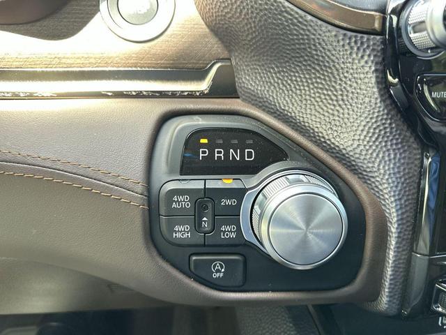 Photo of 2025 Diamond Black Crystal Pearlcoat RAM 1500