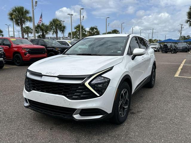 Photo of 2023 Snow White Pearl Kia Sportage
