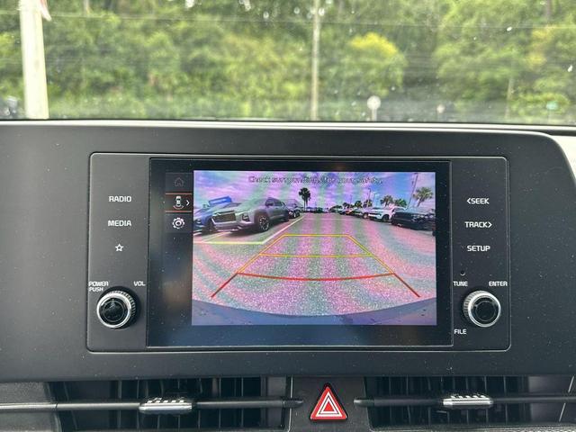 Photo of 2023 Snow White Pearl Kia Sportage