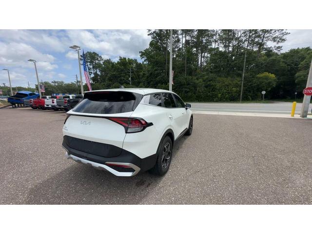 Photo of 2023 Snow White Pearl Kia Sportage