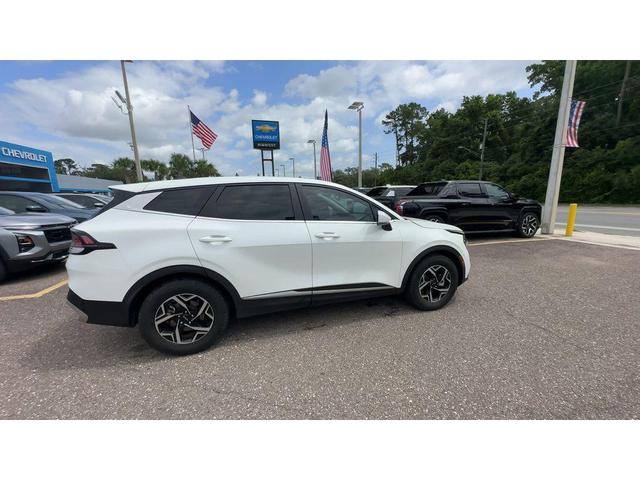 Photo of 2023 Snow White Pearl Kia Sportage