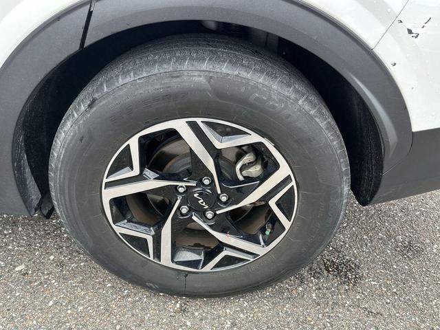 Photo of 2023 Snow White Pearl Kia Sportage