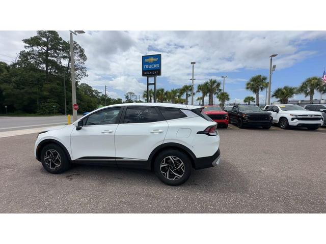 Photo of 2023 Snow White Pearl Kia Sportage