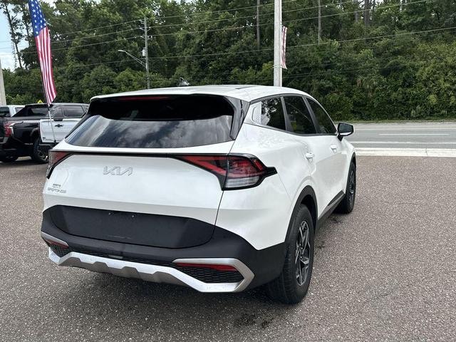 Photo of 2023 Snow White Pearl Kia Sportage