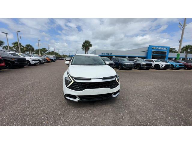 Photo of 2023 Snow White Pearl Kia Sportage