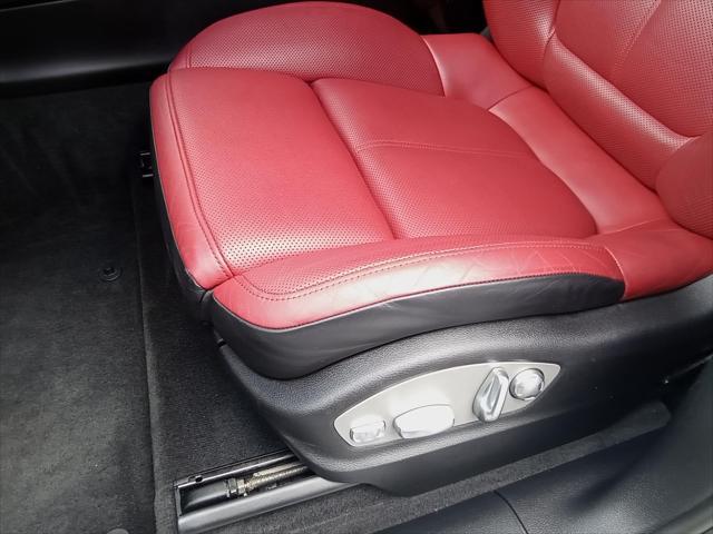 Photo of 2018 White Porsche Macan