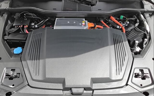 Photo of 2022 Mythos Black Metallic Audi e-tron