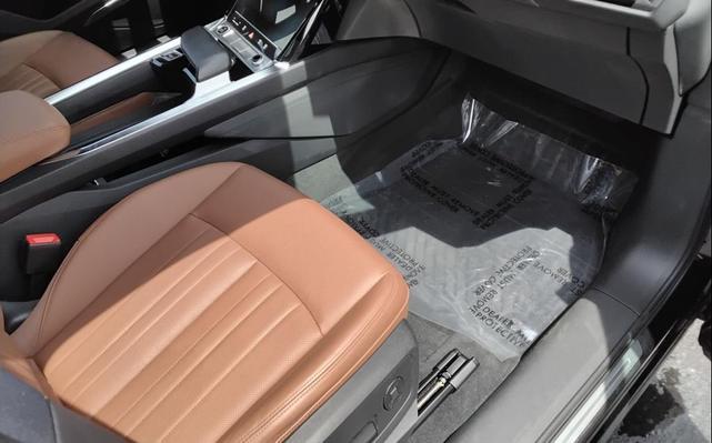Photo of 2022 Mythos Black Metallic Audi e-tron