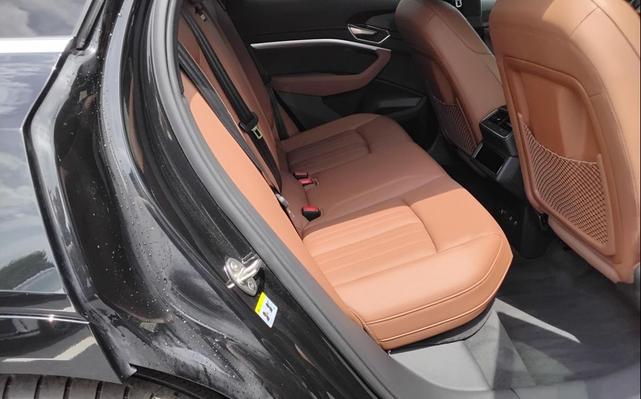 Photo of 2022 Mythos Black Metallic Audi e-tron