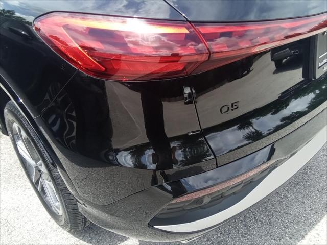 Photo of 2025 Mythos Black Metallic Audi Q5