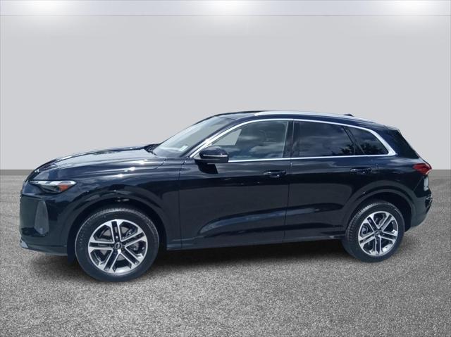 Photo of 2025 Mythos Black Metallic Audi Q5