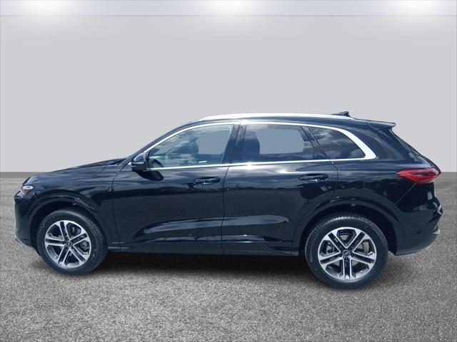 Photo of 2025 Mythos Black Metallic Audi Q5