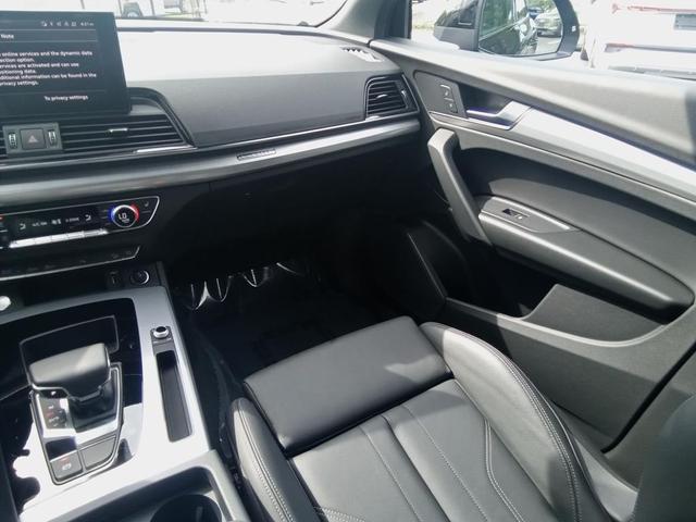Photo of 2025 Mythos Black Metallic Audi Q5
