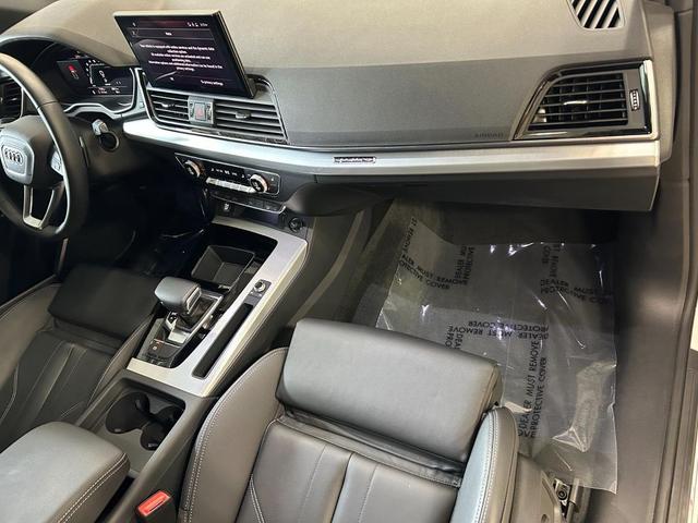 Photo of 2025 Arkona White Audi Q5