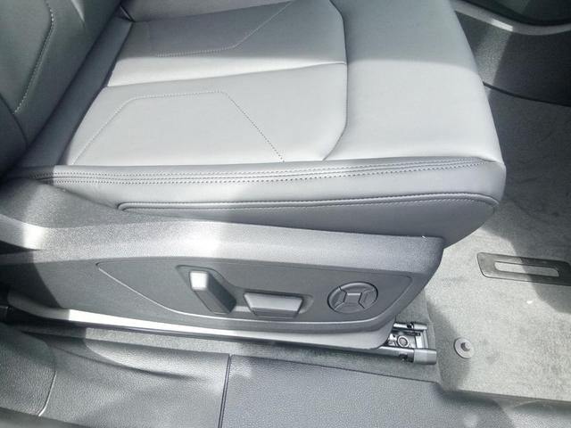 Photo of 2025 Mythos Black Metallic Audi Q3