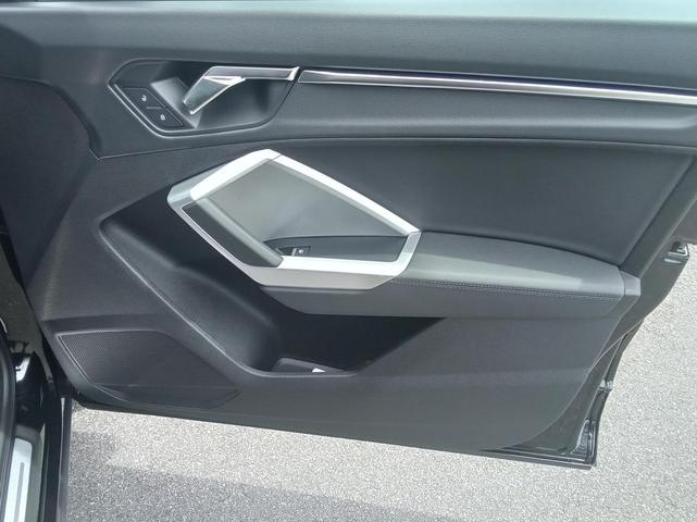 Photo of 2025 Mythos Black Metallic Audi Q3
