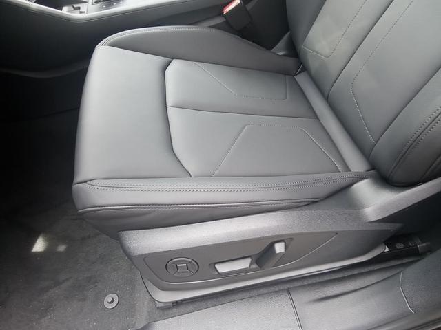 Photo of 2025 Mythos Black Metallic Audi Q3