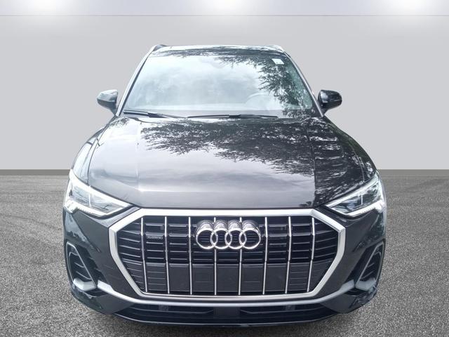Photo of 2025 Mythos Black Metallic Audi Q3