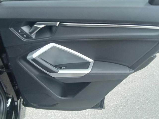 Photo of 2025 Mythos Black Metallic Audi Q3