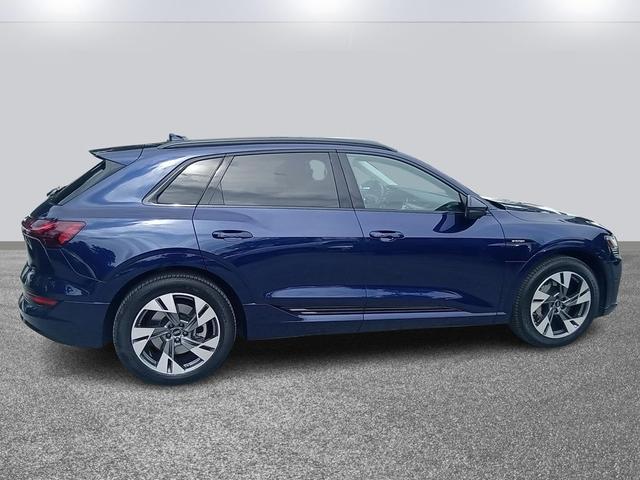 Photo of 2022 Navarra Blue Metallic Audi e-tron