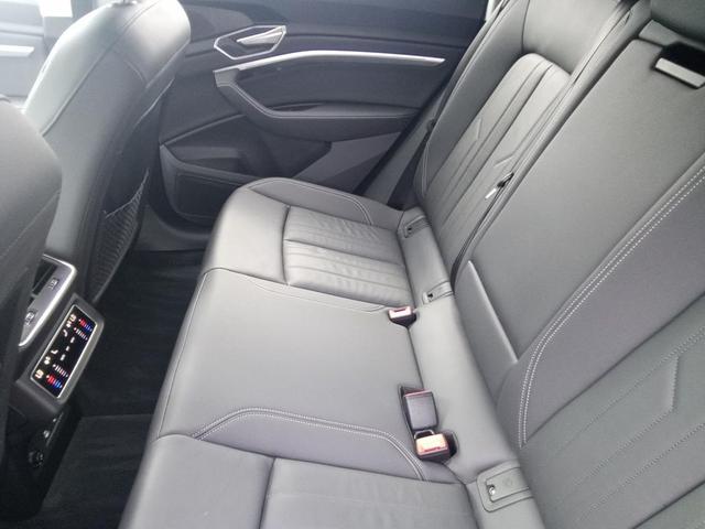 Photo of 2022 Navarra Blue Metallic Audi e-tron