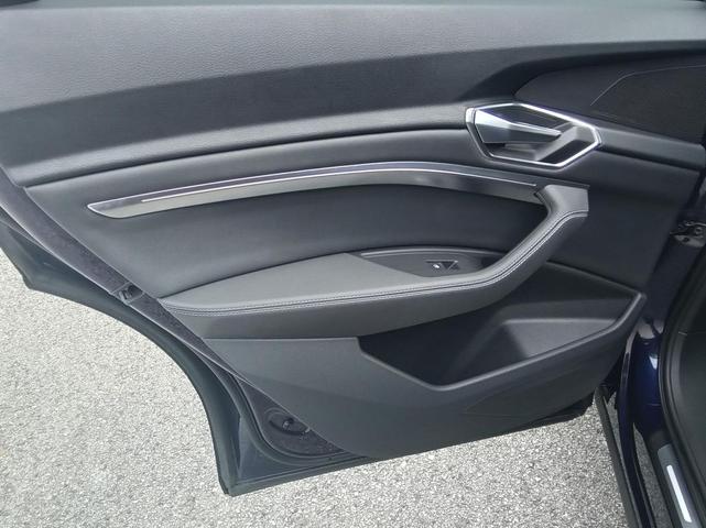 Photo of 2022 Navarra Blue Metallic Audi e-tron