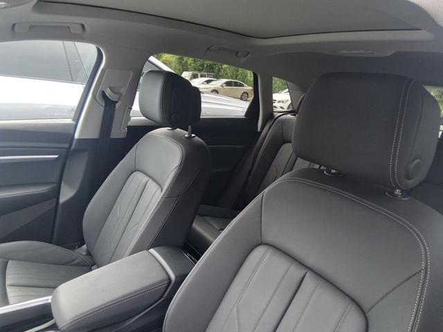 Photo of 2022 Navarra Blue Metallic Audi e-tron