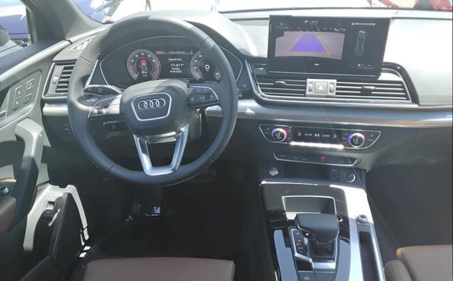 Photo of 2025 Navarra Blue Metallic Audi Q5