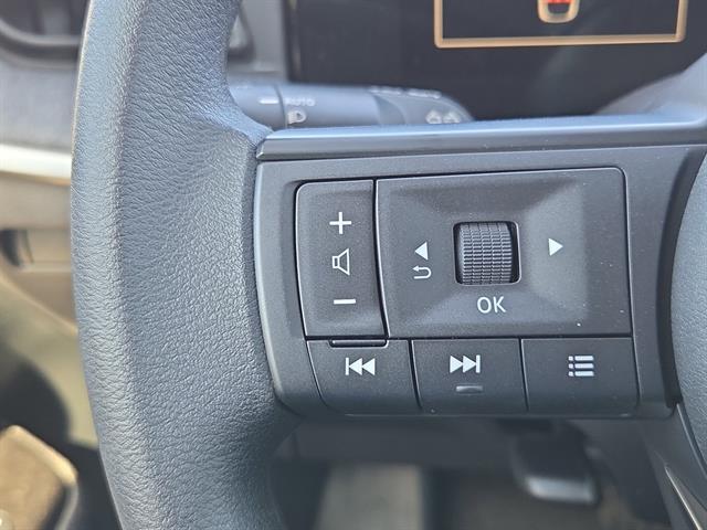 Photo of 2025 Gun Metallic Nissan Kicks