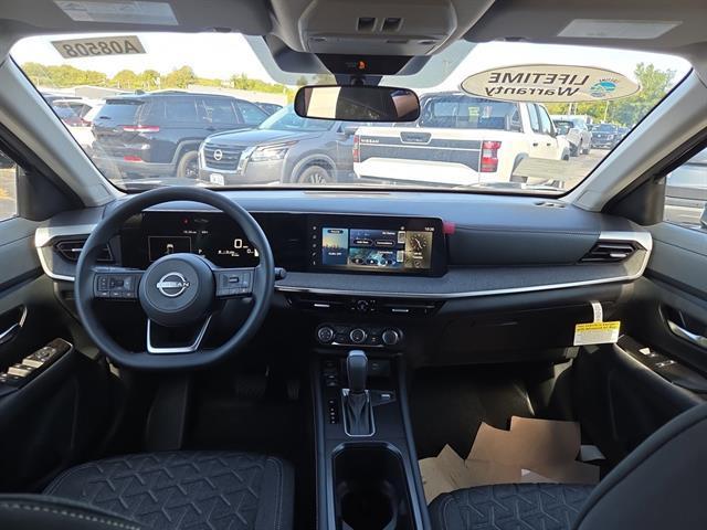 Photo of 2025 Gun Metallic Nissan Kicks