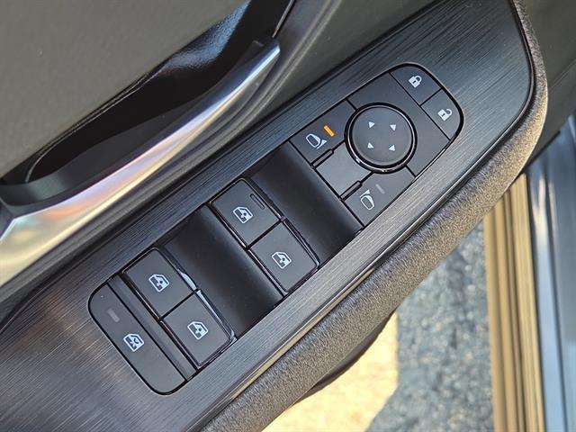 Photo of 2025 Gun Metallic Nissan Kicks