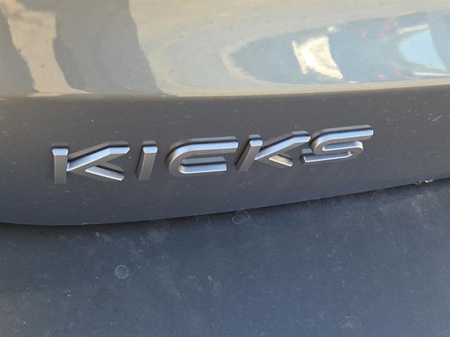 Photo of 2025 Gun Metallic Nissan Kicks