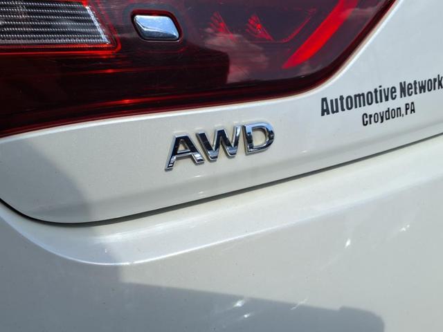 Photo of 2018 Majestic White INFINITI Q60