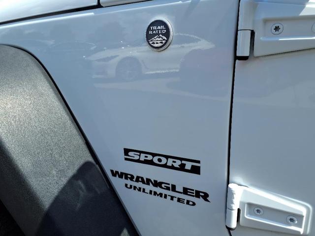 Photo of 2013 Bright White Clearcoat Jeep Wrangler Unlimited