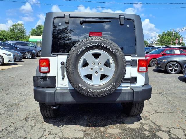 Photo of 2013 Bright White Clearcoat Jeep Wrangler Unlimited