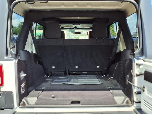 Photo of 2013 Bright White Clearcoat Jeep Wrangler Unlimited