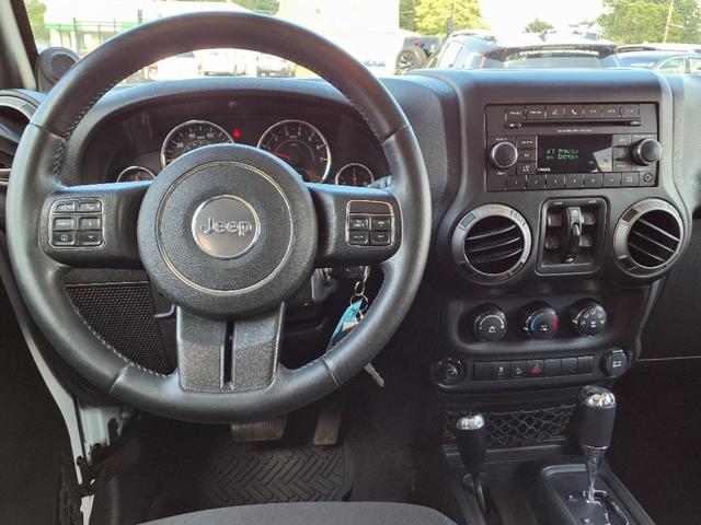 Photo of 2013 Bright White Clearcoat Jeep Wrangler Unlimited