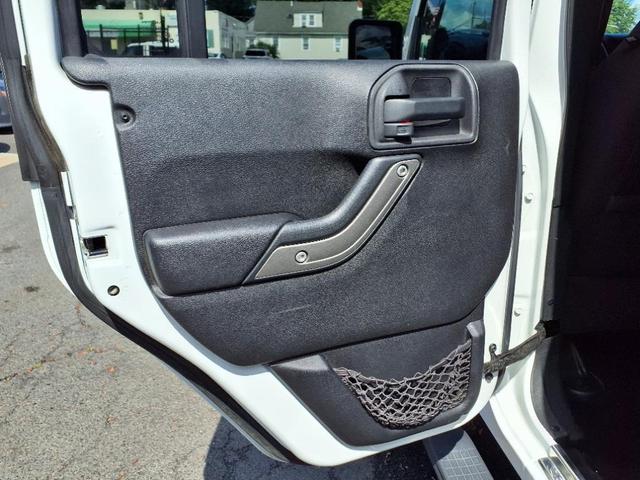 Photo of 2013 Bright White Clearcoat Jeep Wrangler Unlimited