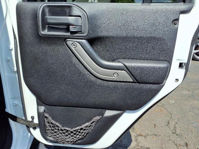 Photo of 2013 Bright White Clearcoat Jeep Wrangler Unlimited