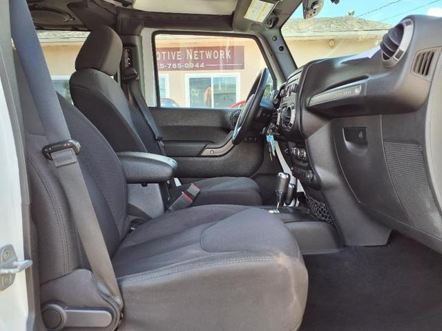 Photo of 2013 Bright White Clearcoat Jeep Wrangler Unlimited